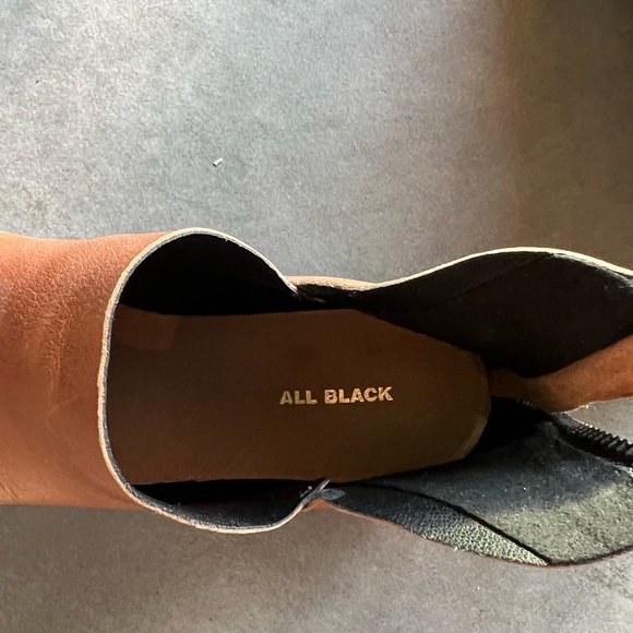 All black brand boots. 8.5 - Picture 2 of 7